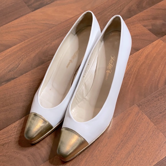 Saks Fifth Avenue Shoes - Vintage Saks Fifth Avenue Gold Toe Metallic Leather Heels Size 8 N